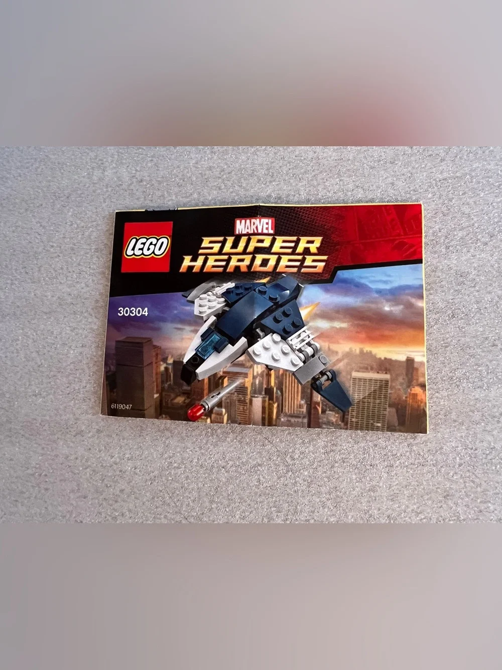 LEGO Marvel Super Heroes #30304 The Avengers Mini Quinjet - Picture 4 of 5
